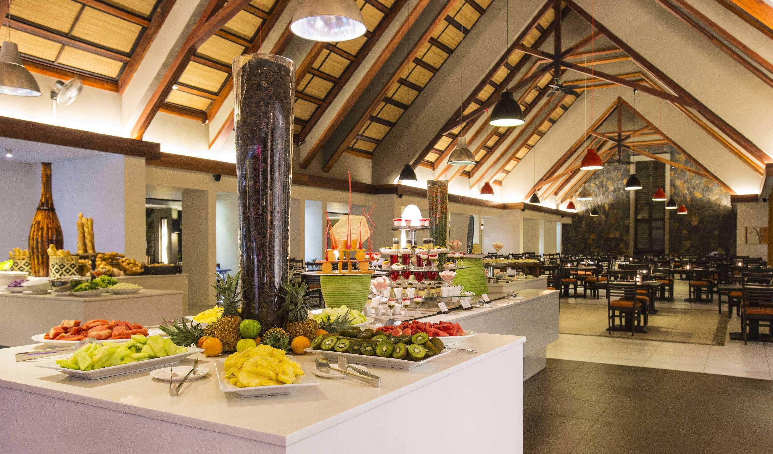 Crystals Beach Resort Belle Mare, A Member Of Radisson Individuals Palmar Εξωτερικό φωτογραφία