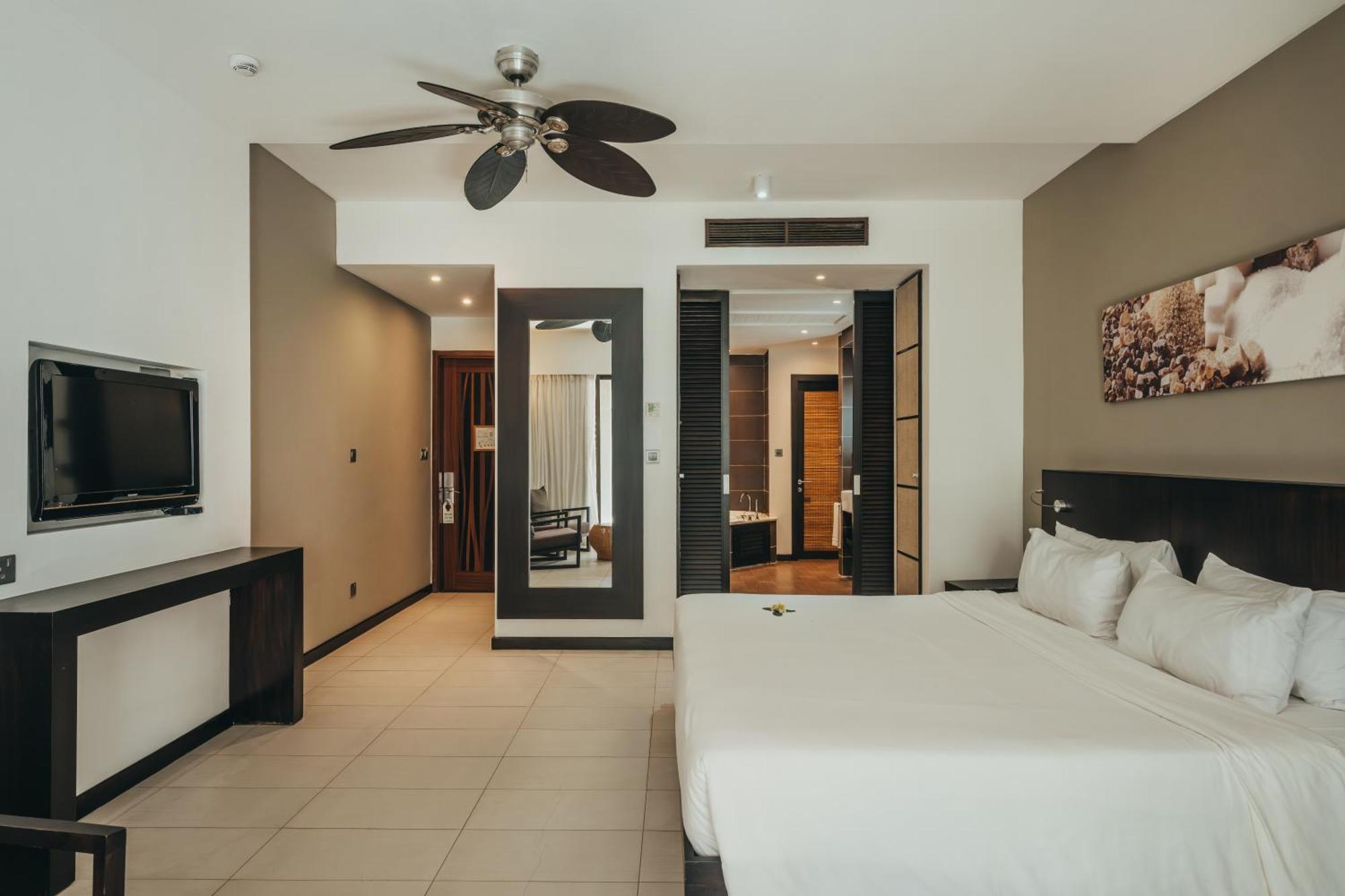 Crystals Beach Resort Belle Mare, A Member Of Radisson Individuals Palmar Εξωτερικό φωτογραφία