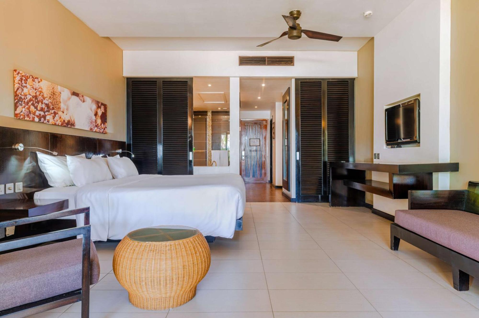 Crystals Beach Resort Belle Mare, A Member Of Radisson Individuals Palmar Εξωτερικό φωτογραφία