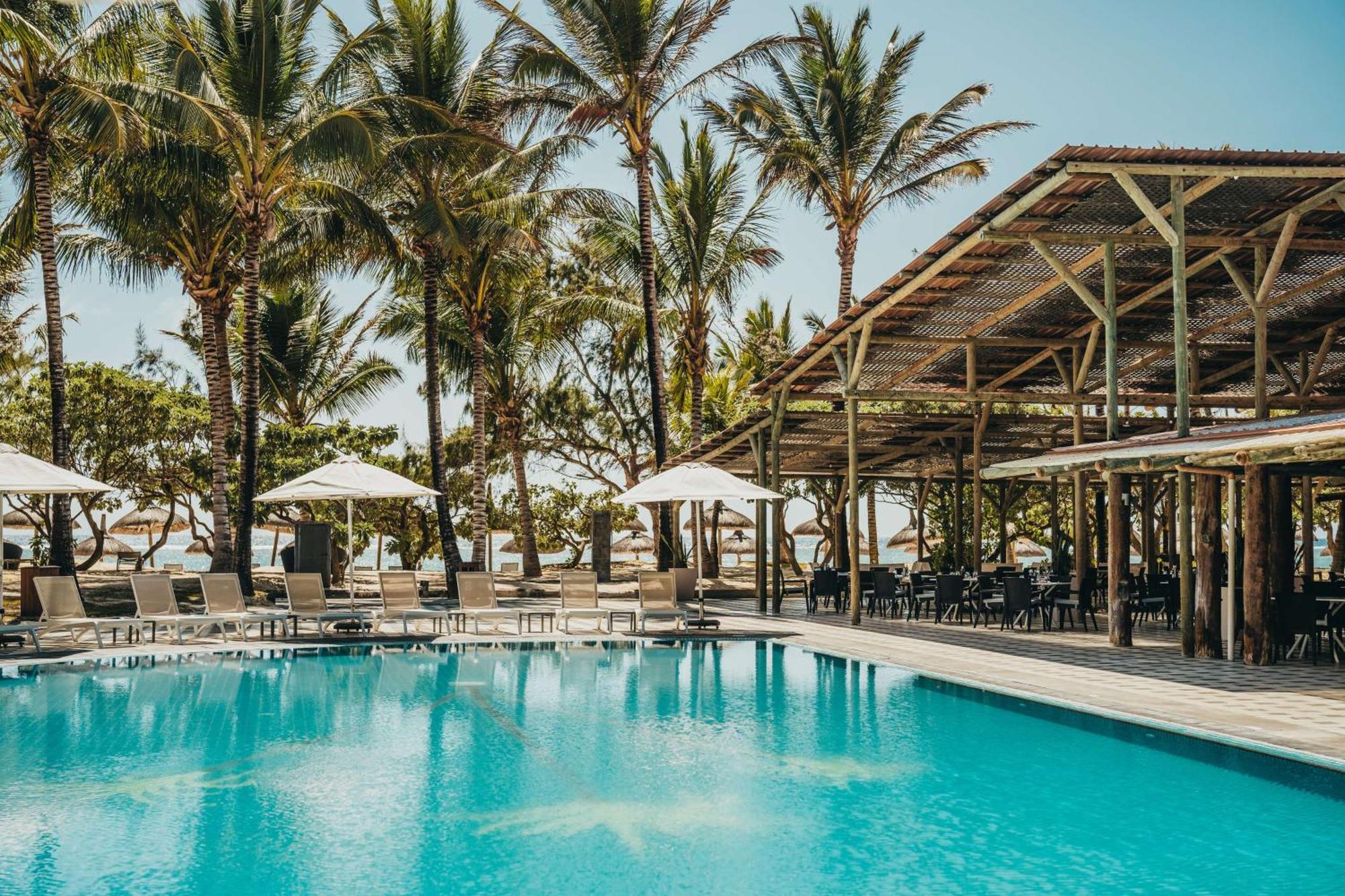 Crystals Beach Resort Belle Mare, A Member Of Radisson Individuals Palmar Εξωτερικό φωτογραφία