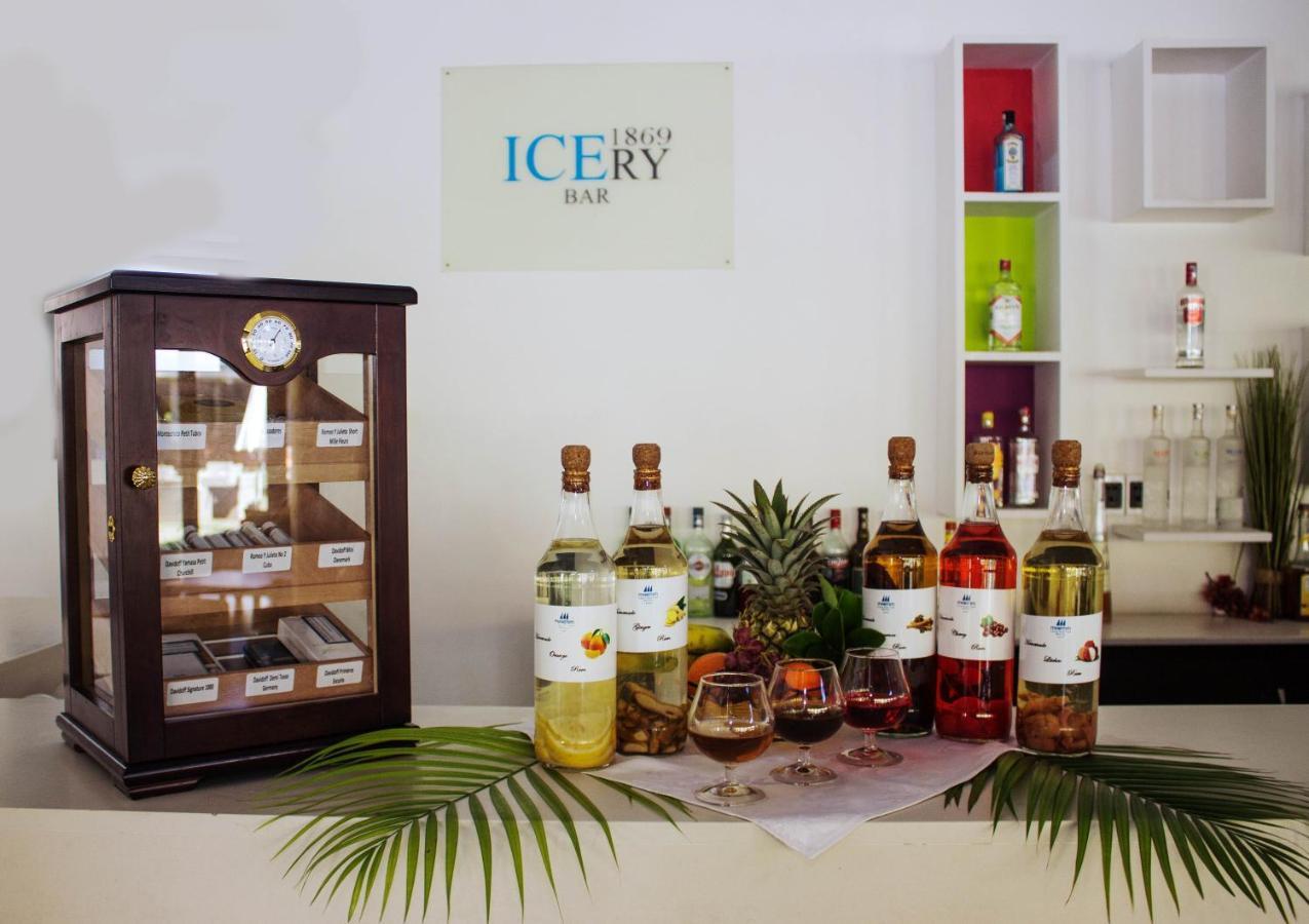 Crystals Beach Resort Belle Mare, A Member Of Radisson Individuals Palmar Εξωτερικό φωτογραφία