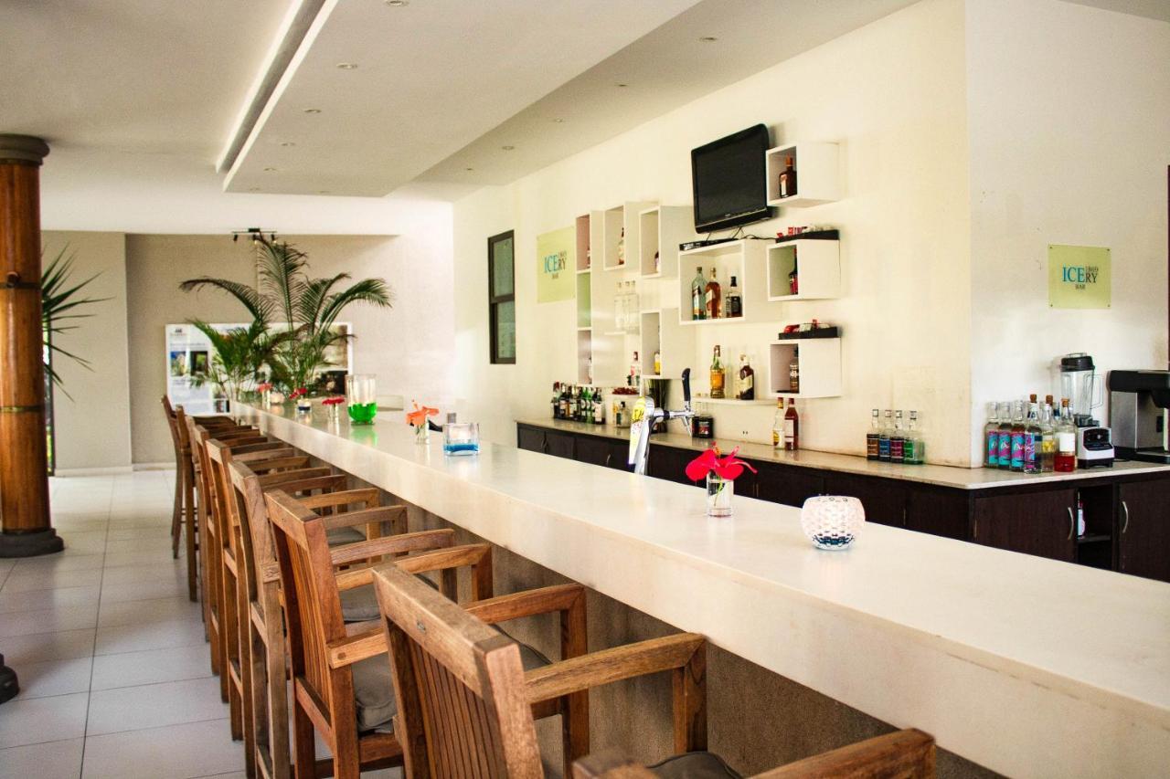Crystals Beach Resort Belle Mare, A Member Of Radisson Individuals Palmar Εξωτερικό φωτογραφία